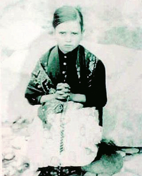trono". La Beata Giacinta Marto raccontò ciò che la Madonna disse durante una delle apparizioni: "Pregate, pregate costantemente e fate sacrifici per i peccatori. Tieni presente che molte anime andranno all'Inferno perché non hai pregato e non hai fatto sacrifici per loro..." Inoltre, "Il